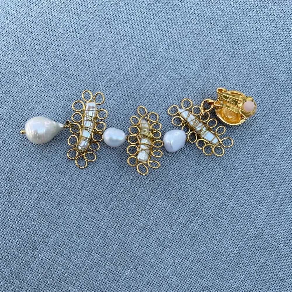 Oscar de la renta clip-on pearl earrings - Picture 2 of 3